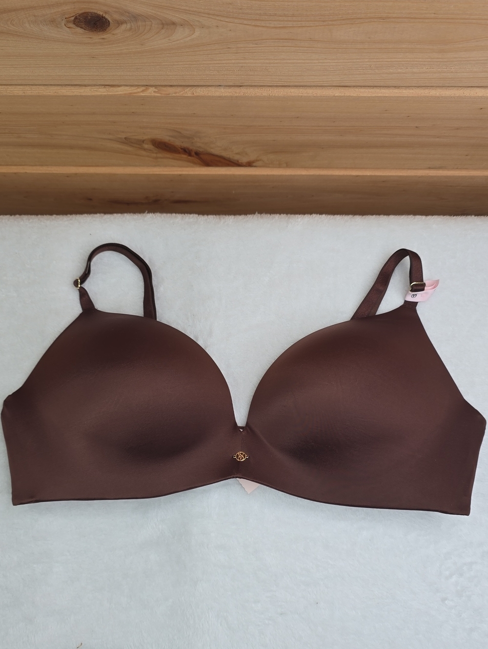 Victoria's Secret Very Sexy So Obsessed Smooth Wireless Push-Up Bra Sz 38C NWT - Picture 4 of 9